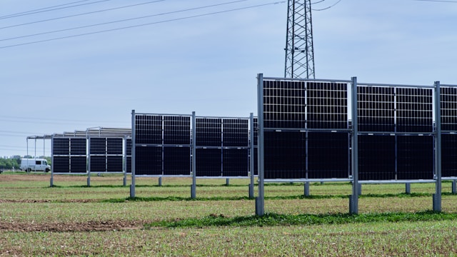 太陽光発電システムとは？後悔しないための基本知識